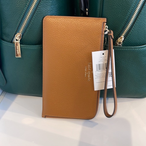 Kate Spade Medium Lucy L-Zip Wristlet Pebble Leather 
COLOR
Warm Gingerbread
NWT - Picture 6 of 16